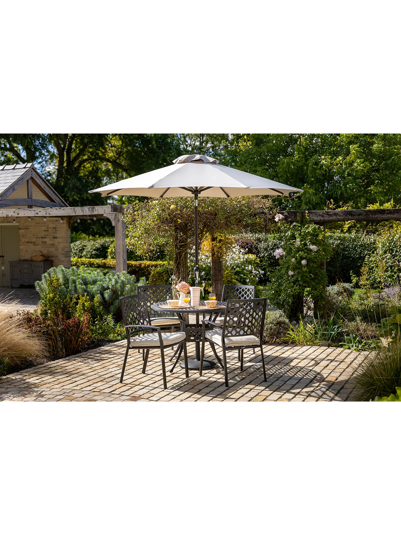 Avenbury 4 Seat Round Dining Set with Parasol & Base - Image 2