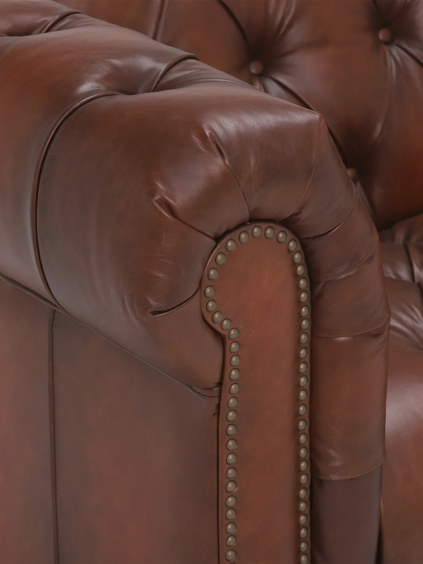 Ullswater Leather 3.5 Seater Chesterfield Sofa - Image 3