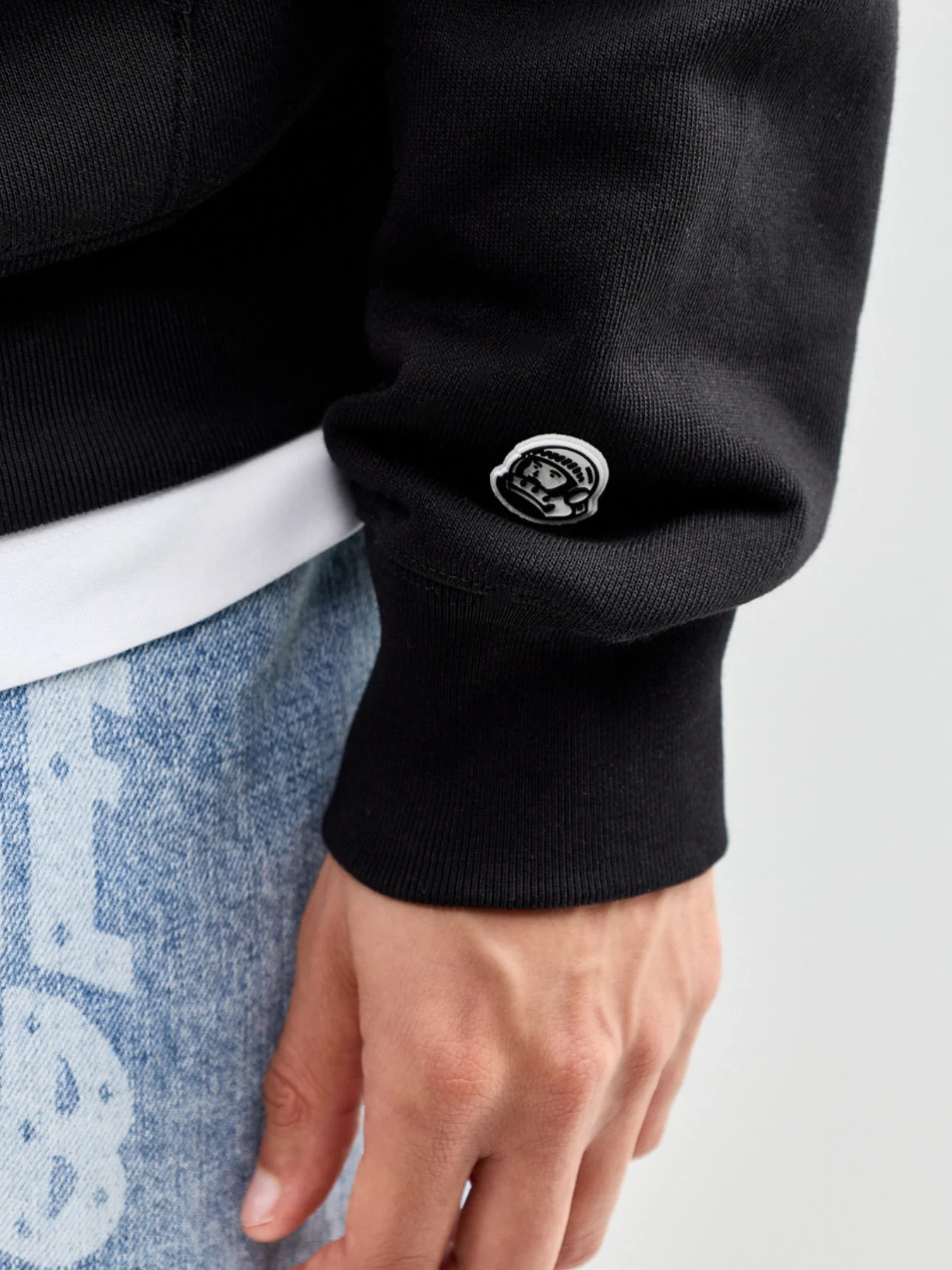 Arch Logo Appliqué Oversized Hoodie Black - Image 3