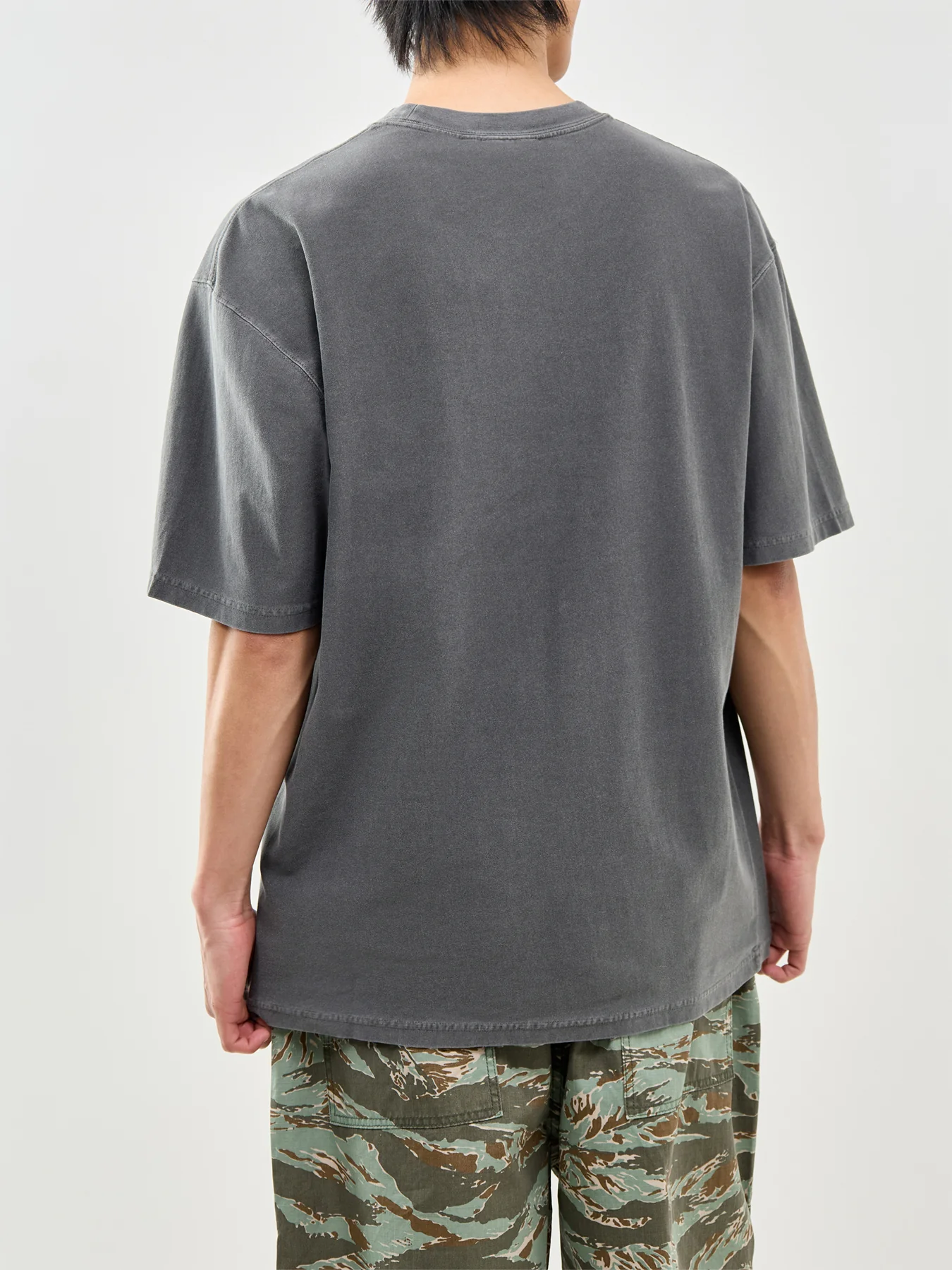 Loose Pocket T-Shirt Grey - Image 5