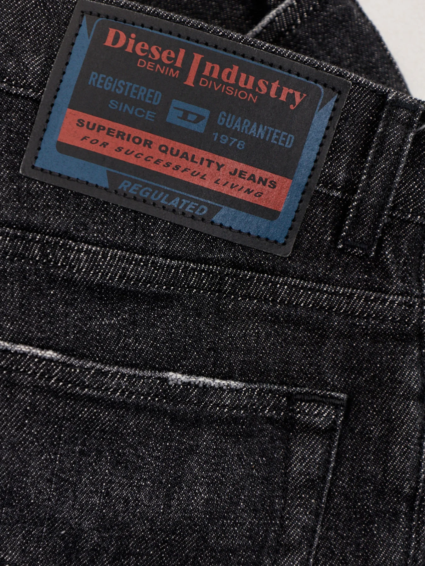 2023 D-FINITIVE Tapered Fit Jeans Dark Grey - Image 3