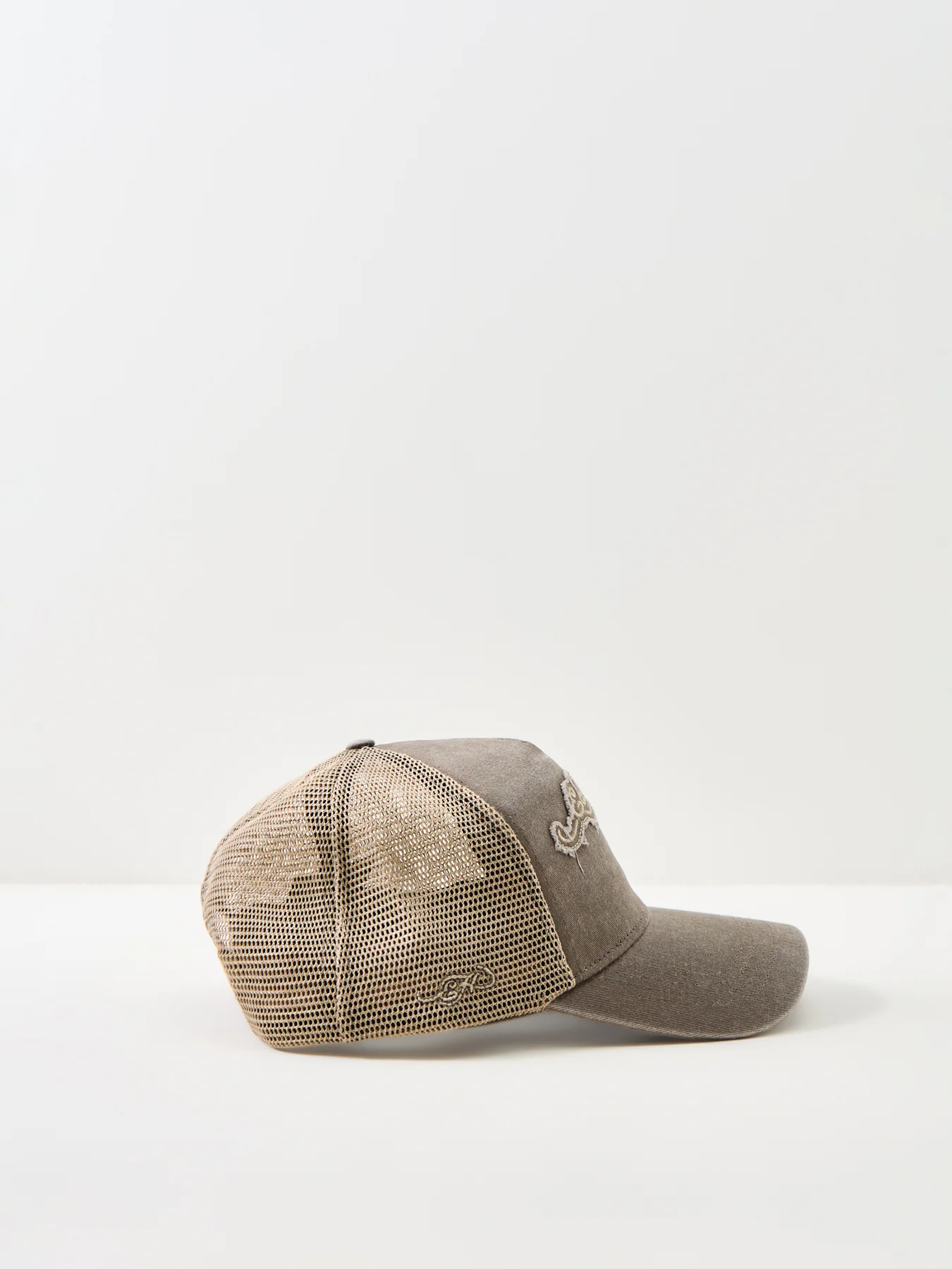 Raw Edge Applique 5 Panel Trucker Cap Beige - Image 2