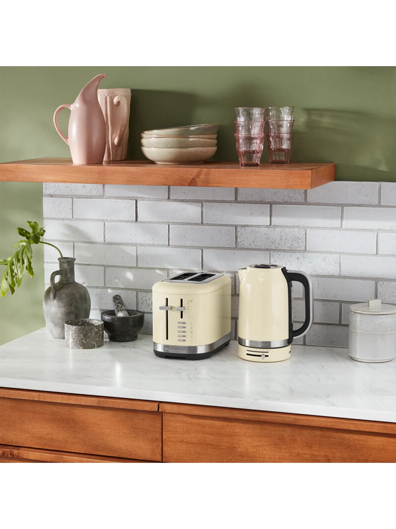 Variable Temperature 1.7L Kettle Almond Cream - Image 4