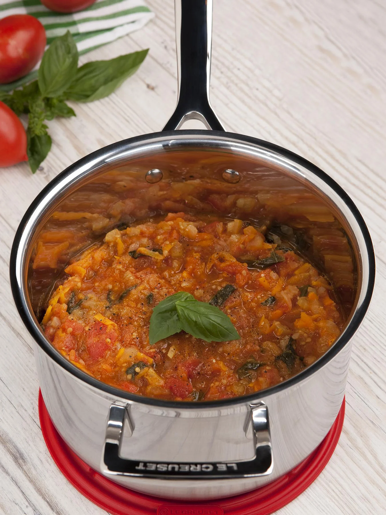3-Ply Stainless Steel Saucepan with Lid & Helper Handle 20cm - Image 4