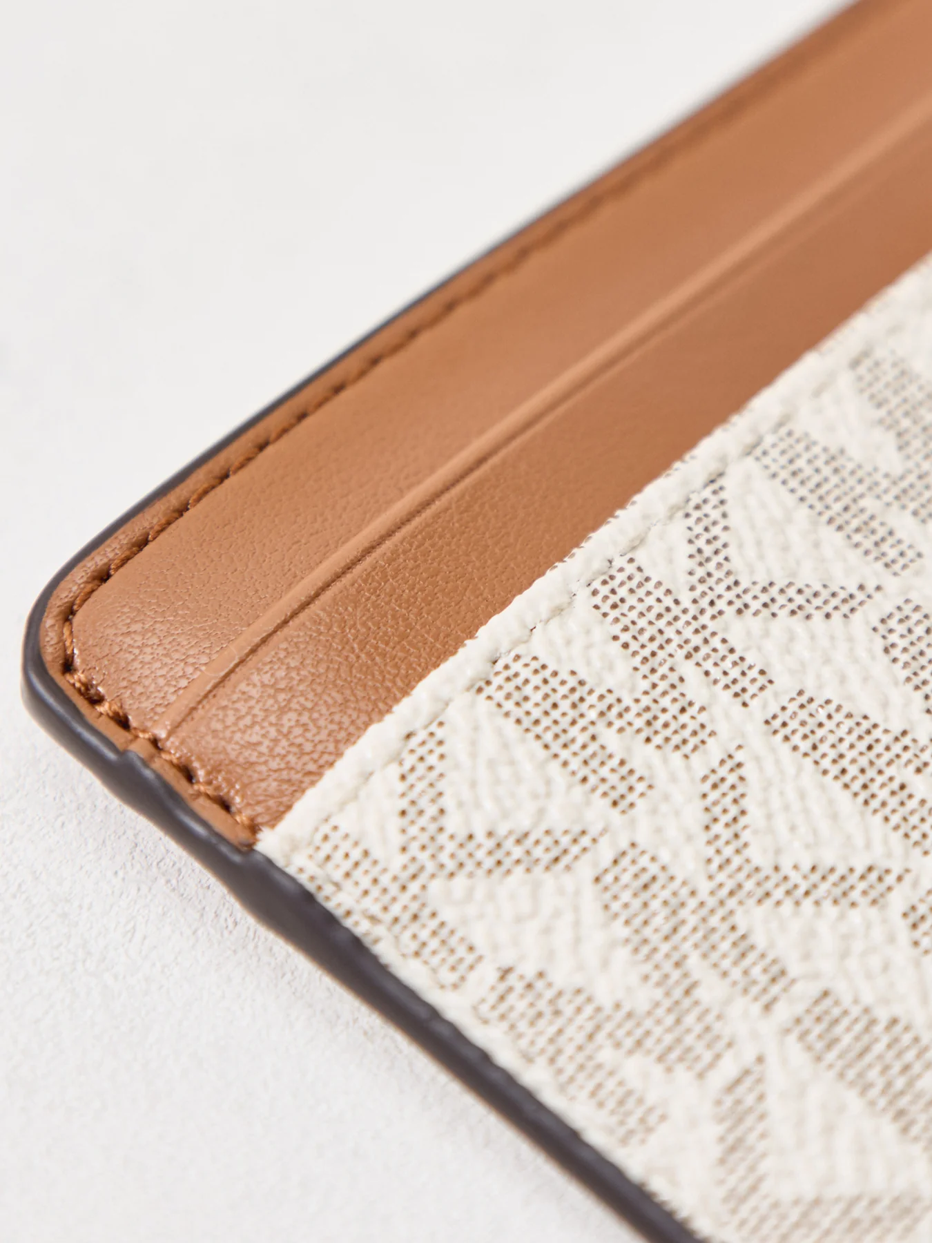 Jet Set Card Holder Cream - Image 3