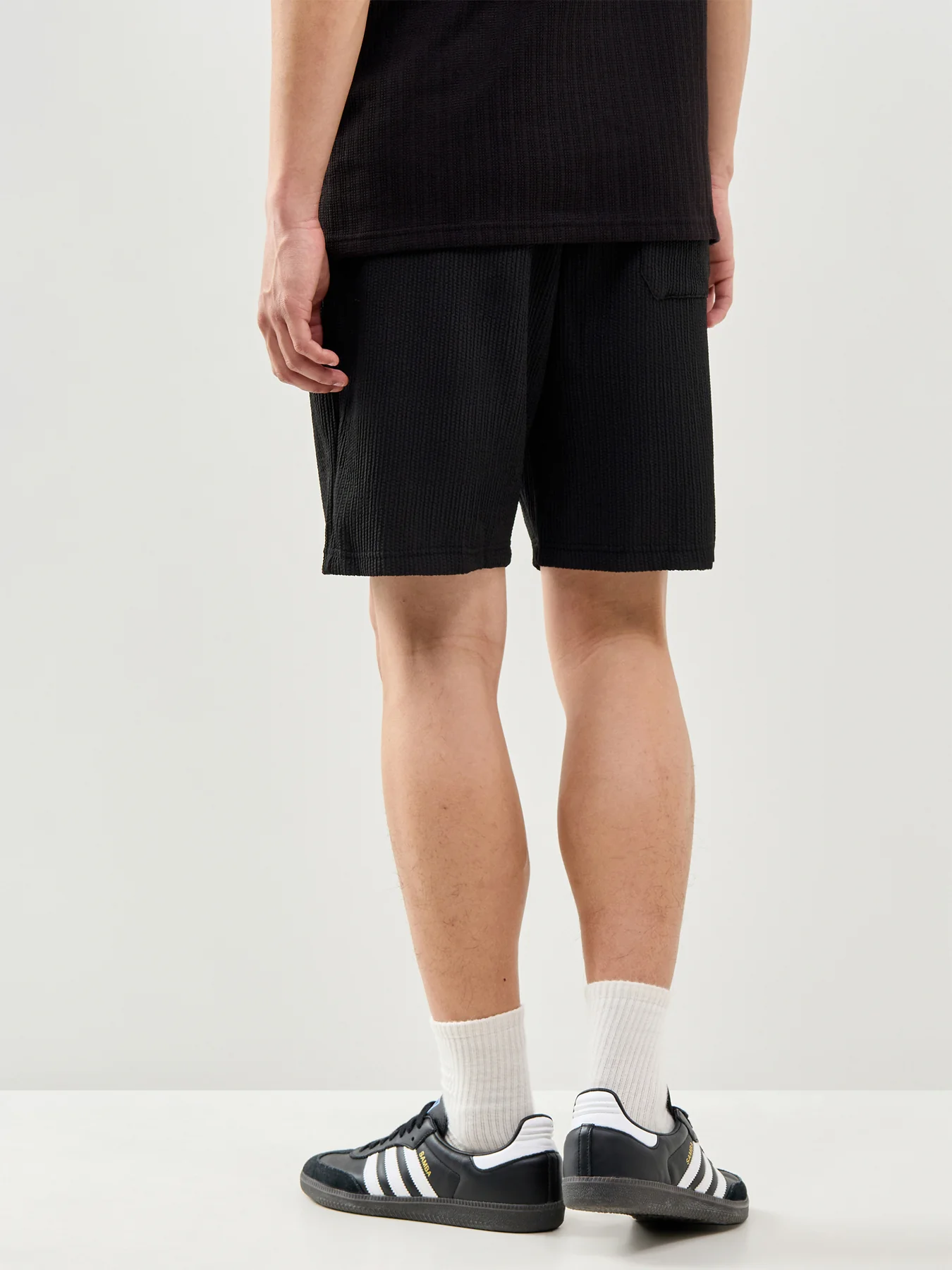 Lazio Relaxed Plissé Shorts Black - Image 4