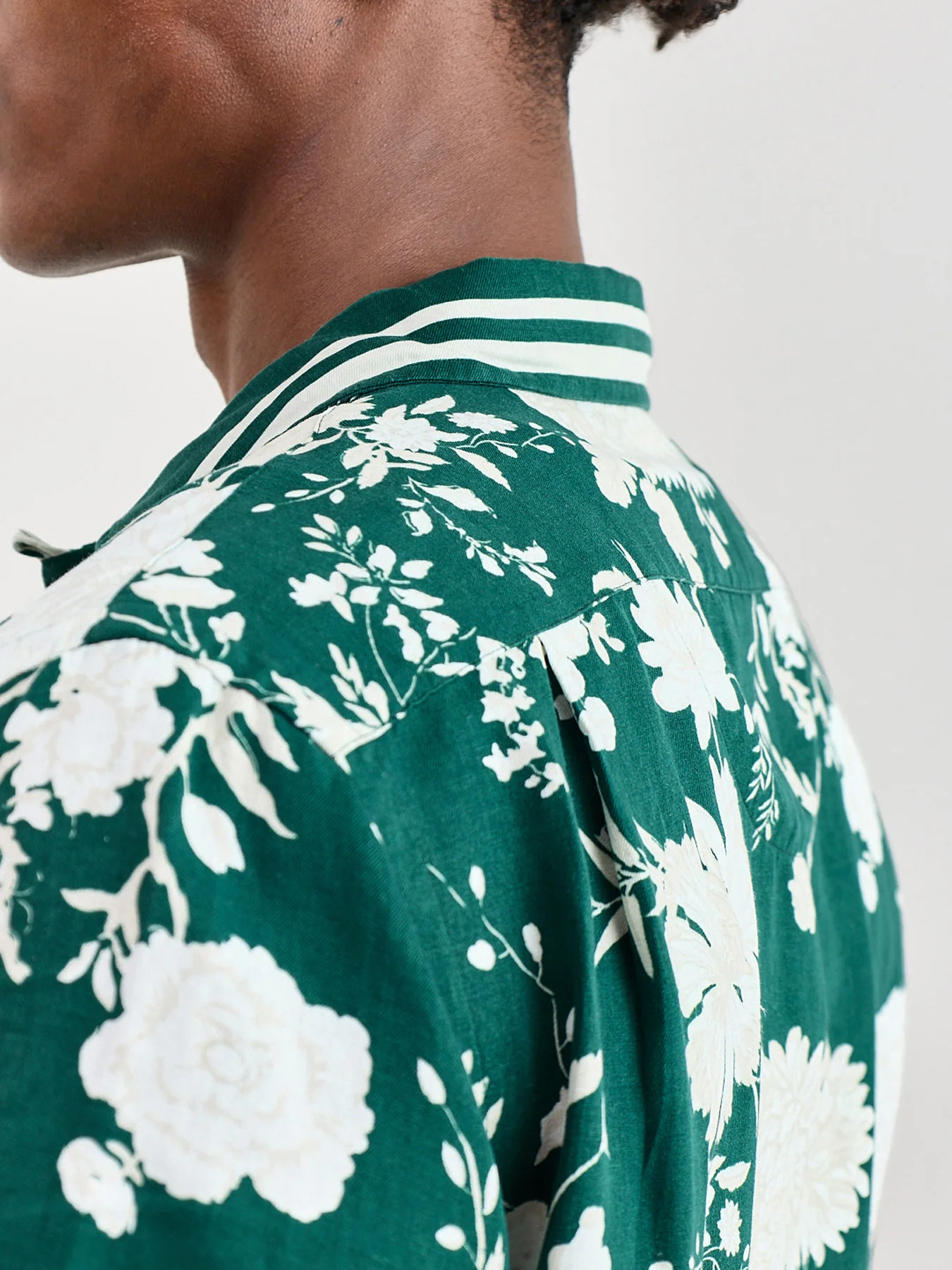 Wimbledon Floral Linen Shirt Green - Image 3