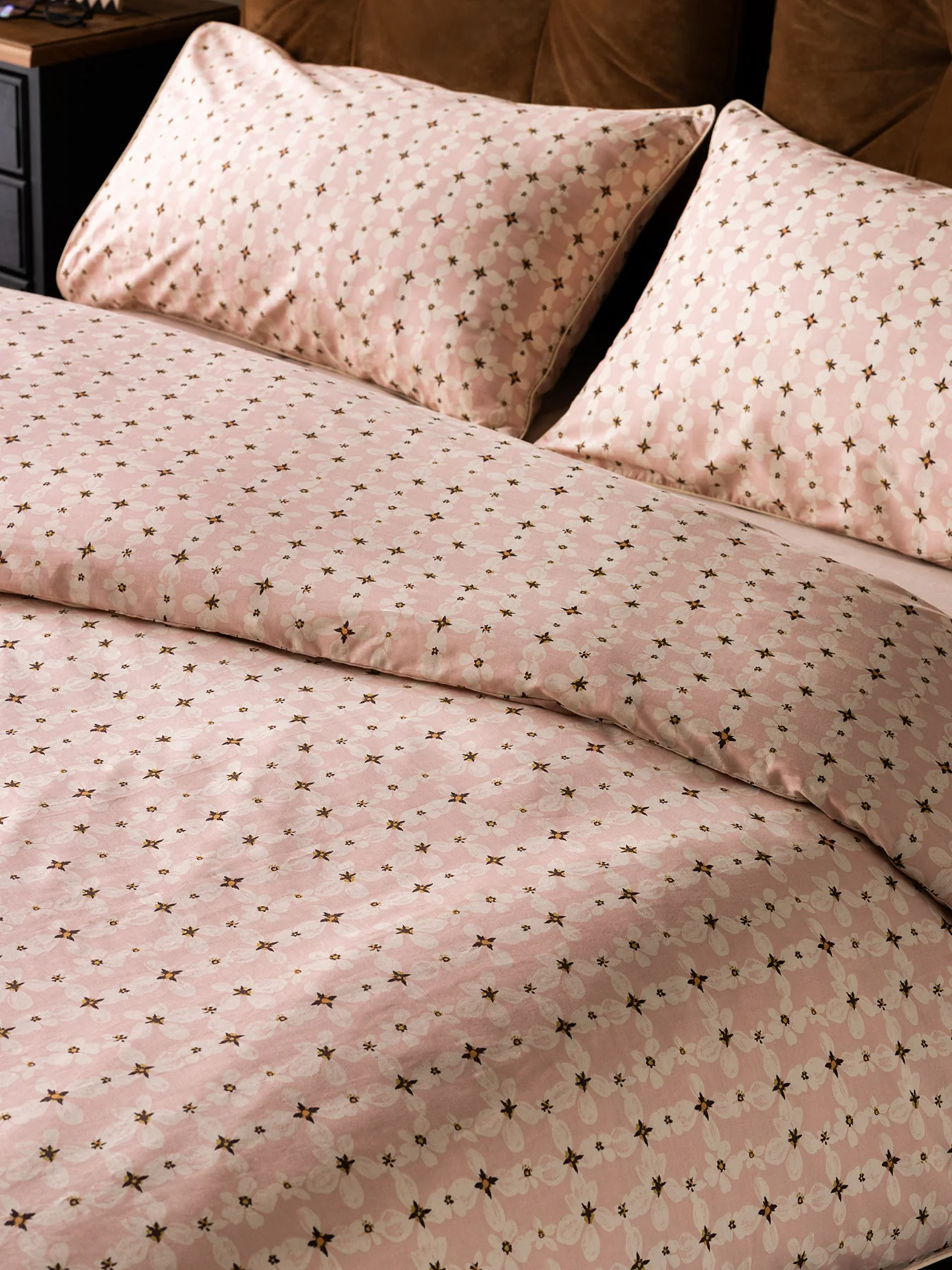 Translucent Daisy King Duvet Set Pink