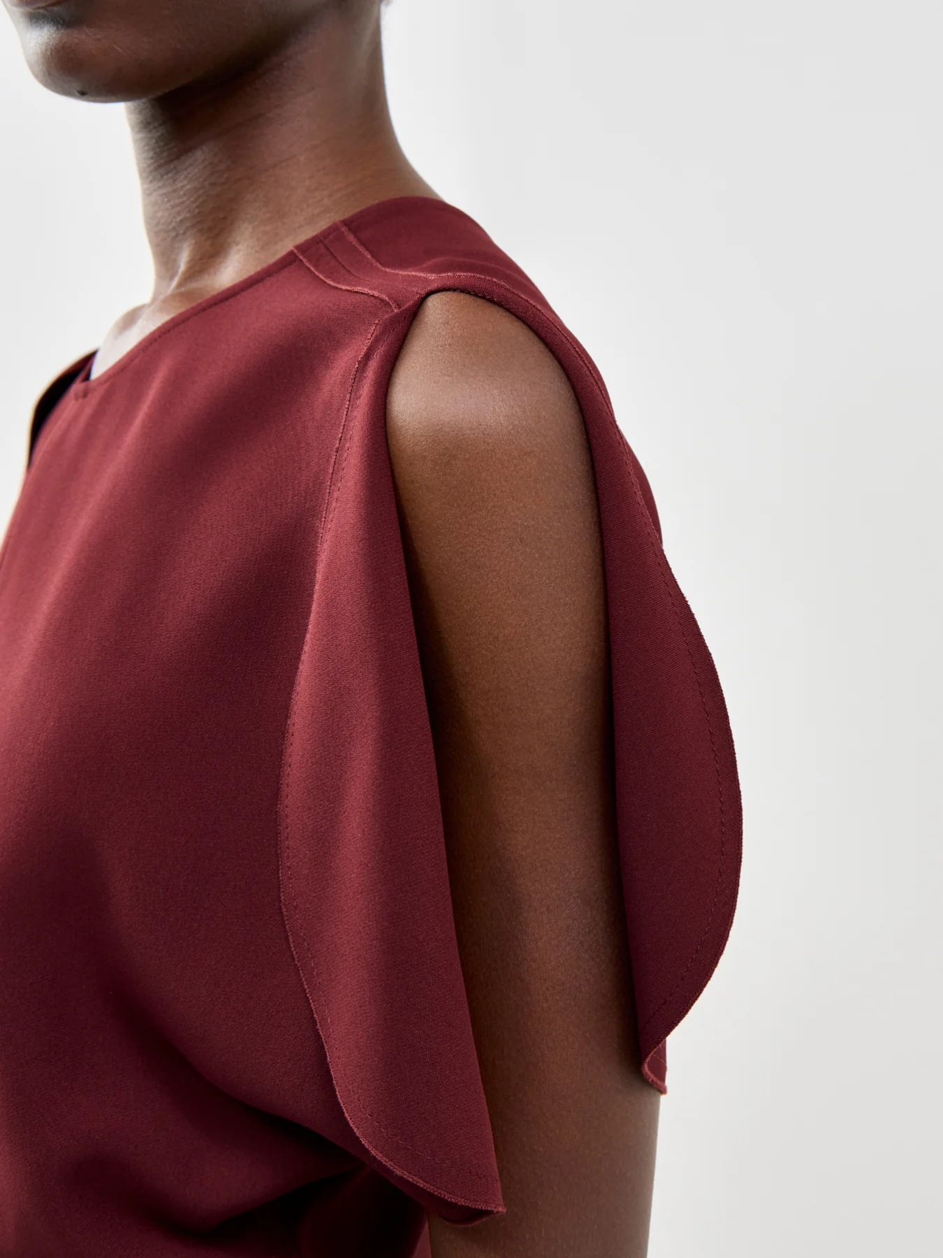 Bela Midi Dress Burgundy - Image 3