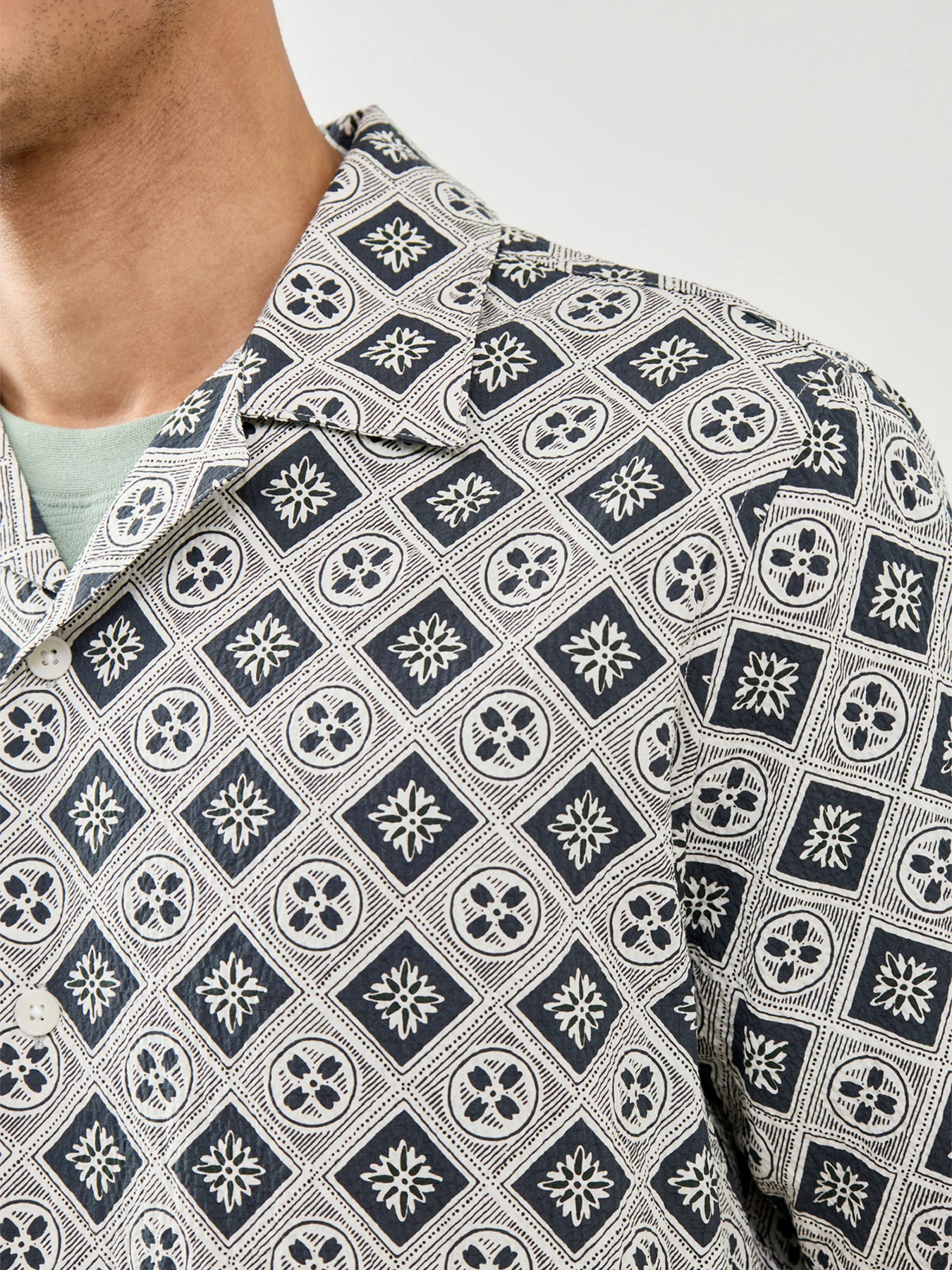 Didcot Short Sleeve Tile Print Shirt Ecru Black - Image 3